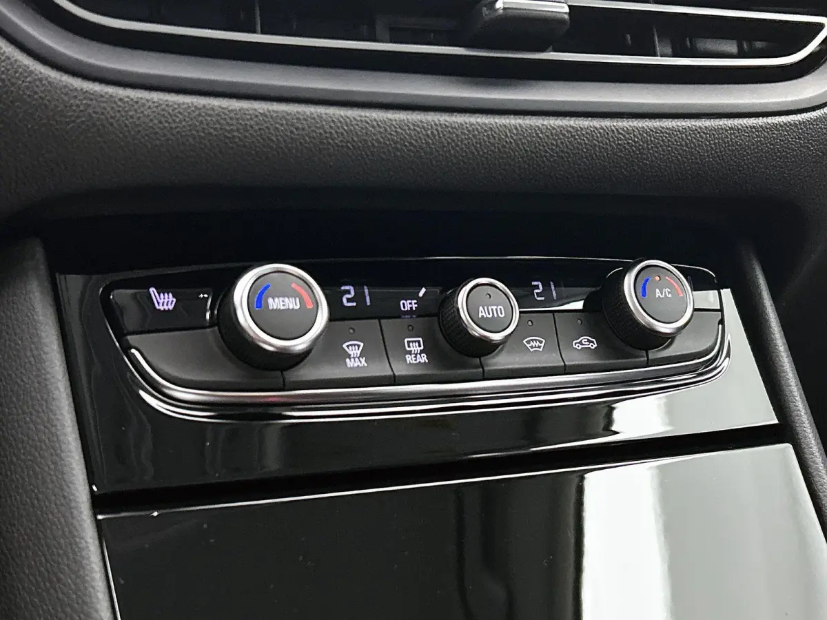1.6 225pk Plug-In Hybrid Business Edition | Adaptieve Cruise Control | Navigatie | Stoel-/Stuurverwarming | Climate Control | Camera | 18"LMV | Dodehoekdetectie |