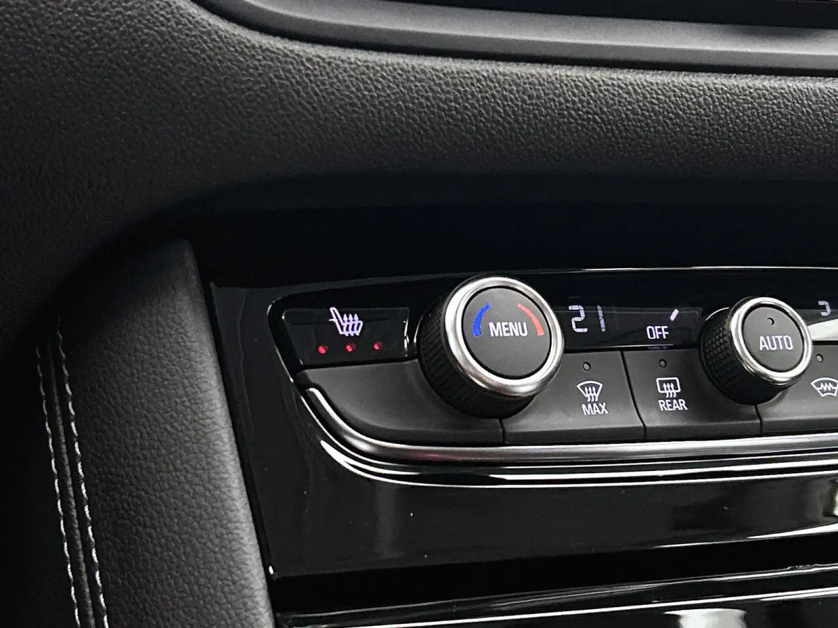 1.6 225pk Plug-In Hybrid Business Edition | Adaptieve Cruise Control | Navigatie | Stoel-/Stuurverwarming | Climate Control | Camera | 18"LMV | Dodehoekdetectie |