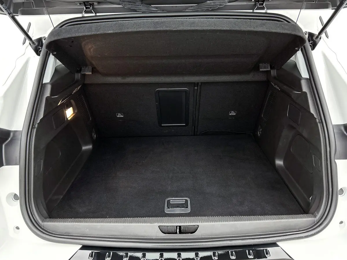 1.6 225pk Plug-In Hybrid Business Edition | Adaptieve Cruise Control | Navigatie | Stoel-/Stuurverwarming | Climate Control | Camera | 18"LMV | Dodehoekdetectie |