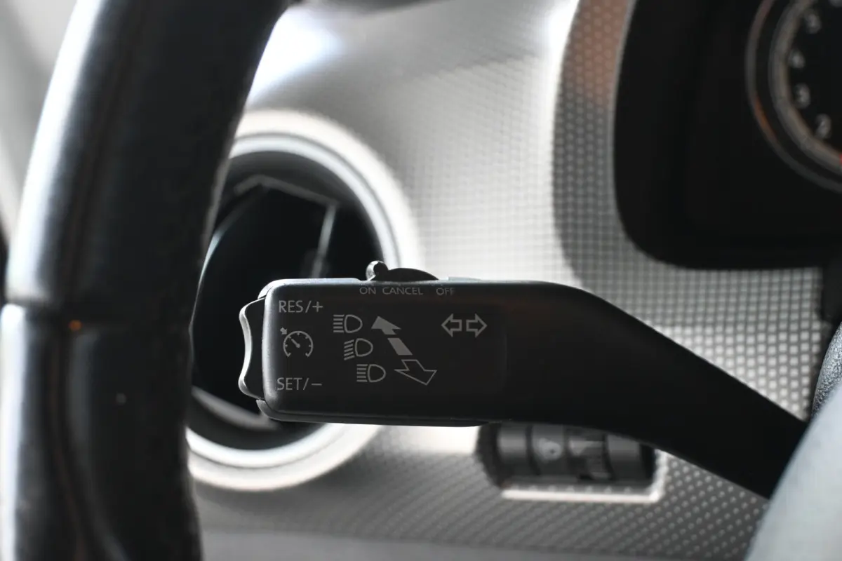 Up! 1.0 BMT High Up! Airco Cruise control Licht metaal Facelift 5-deurs PDC Inruil mogelijk