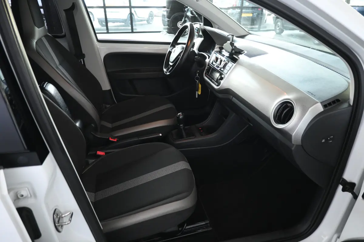 Up! 1.0 BMT High Up! Airco Cruise control Licht metaal Facelift 5-deurs PDC Inruil mogelijk