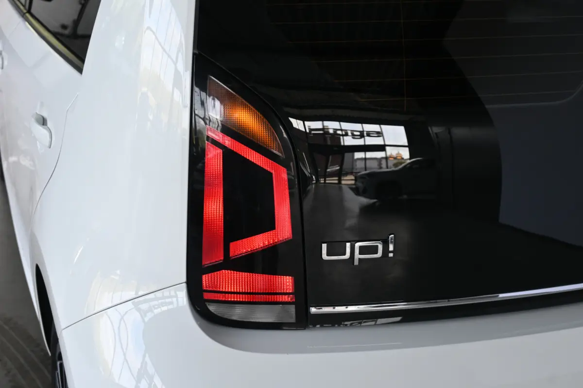 Up! 1.0 BMT High Up! Airco Cruise control Licht metaal Facelift 5-deurs PDC Inruil mogelijk