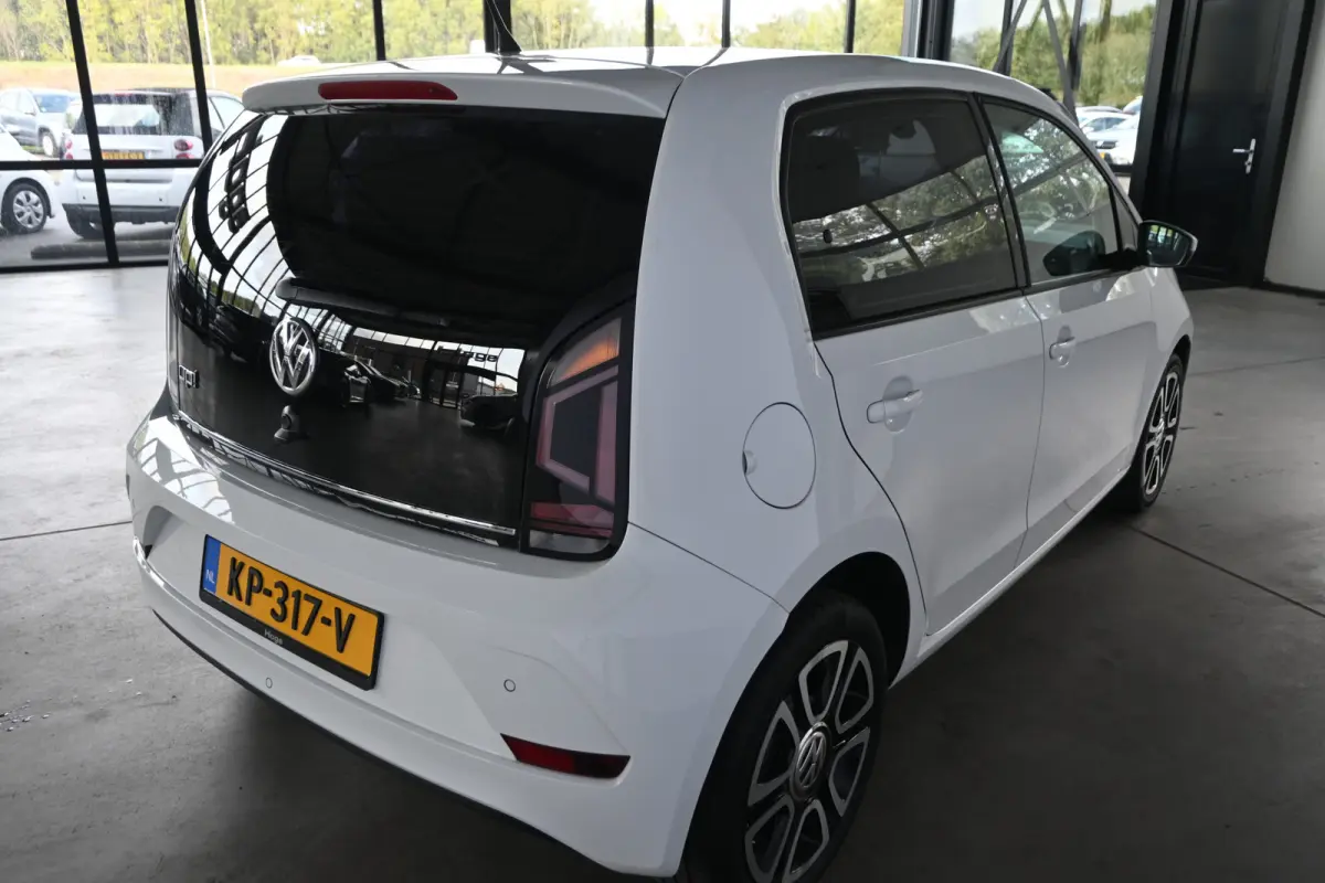 Up! 1.0 BMT High Up! Airco Cruise control Licht metaal Facelift 5-deurs PDC Inruil mogelijk