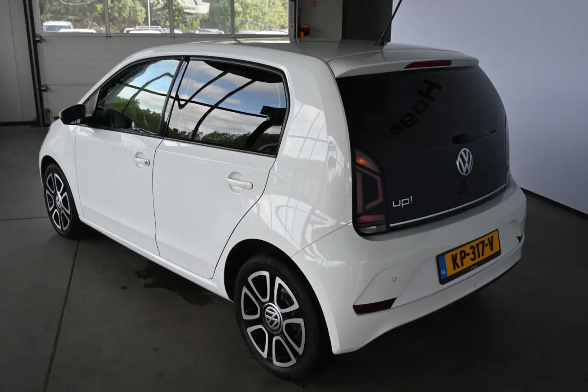 Up! 1.0 BMT High Up! Airco Cruise control Licht metaal Facelift 5-deurs PDC Inruil mogelijk