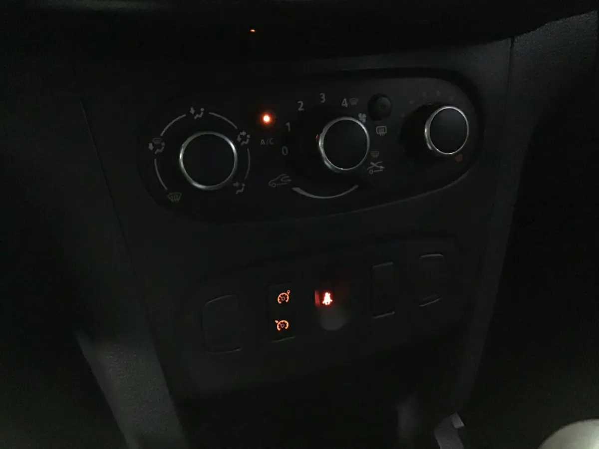 1.5 dCi Prestige I Trekhaak I Airco I Cruise I Stoelverw. I 2e Eigen I New Apk I Led I Isofix I Mistlampe I Zuinig