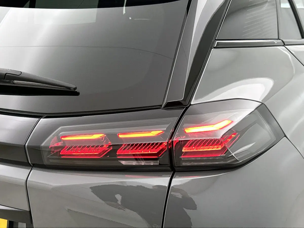 EV 156pk GT 54 kWh Automaat | 1ste Eigenaar | Schuif-/Kanteldak  | Camera v+a | Leder/Alcantara | Stoel elektrisch+verwarmd+massage | Full Led koplampen | Parkeersensoren v+a | Keyless | Ada