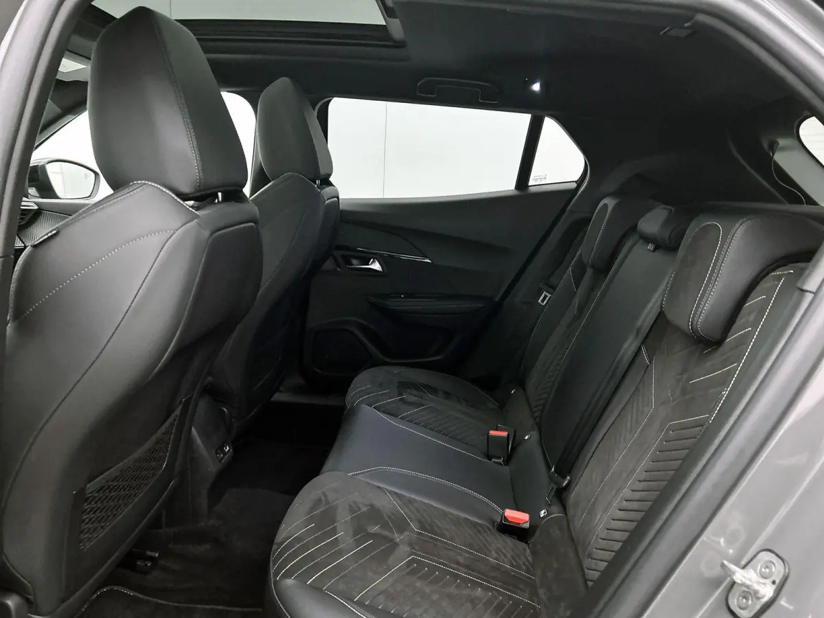 EV 156pk GT 54 kWh Automaat | 1ste Eigenaar | Schuif-/Kanteldak  | Camera v+a | Leder/Alcantara | Stoel elektrisch+verwarmd+massage | Full Led koplampen | Parkeersensoren v+a | Keyless | Ada