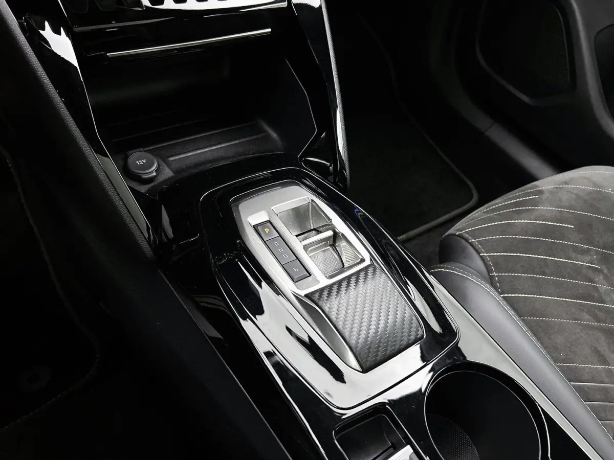 EV 156pk GT 54 kWh Automaat | 1ste Eigenaar | Schuif-/Kanteldak  | Camera v+a | Leder/Alcantara | Stoel elektrisch+verwarmd+massage | Full Led koplampen | Parkeersensoren v+a | Keyless | Ada
