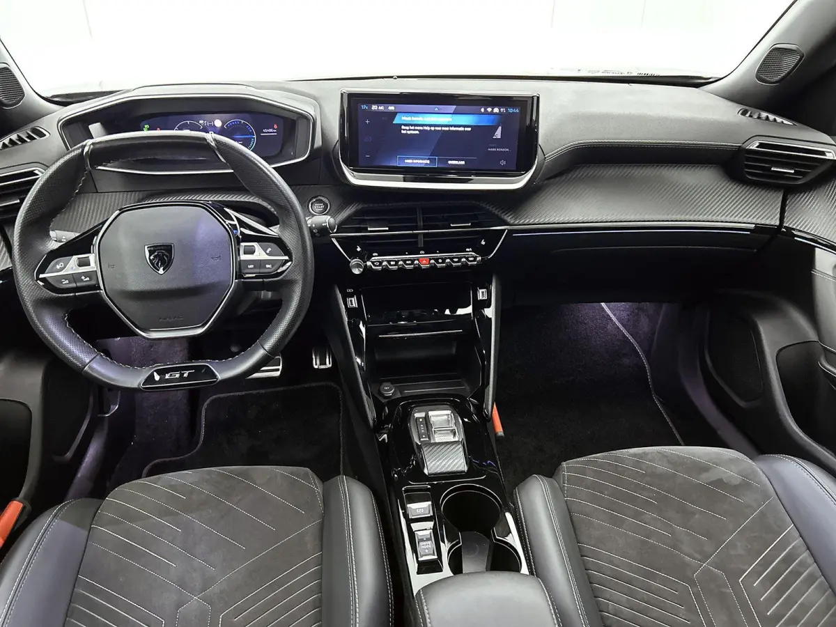 EV 156pk GT 54 kWh Automaat | 1ste Eigenaar | Schuif-/Kanteldak  | Camera v+a | Leder/Alcantara | Stoel elektrisch+verwarmd+massage | Full Led koplampen | Parkeersensoren v+a | Keyless | Ada
