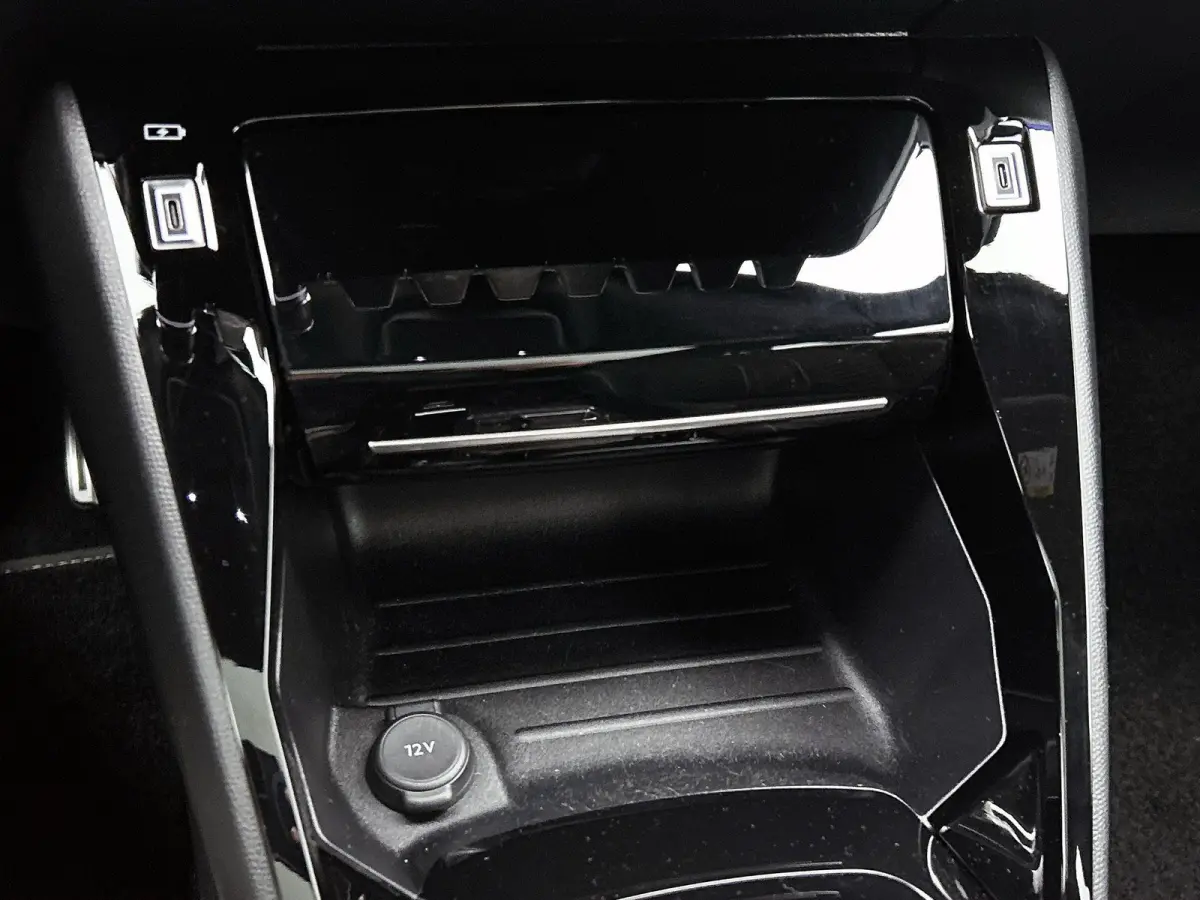 EV 156pk GT 54 kWh Automaat | 1ste Eigenaar | Schuif-/Kanteldak  | Camera v+a | Leder/Alcantara | Stoel elektrisch+verwarmd+massage | Full Led koplampen | Parkeersensoren v+a | Keyless | Ada