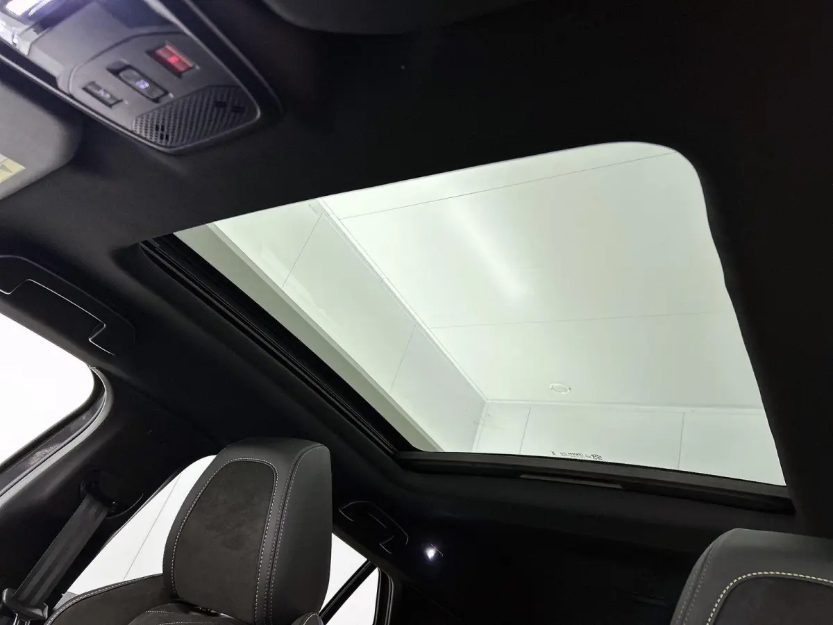 EV 156pk GT 54 kWh Automaat | 1ste Eigenaar | Schuif-/Kanteldak  | Camera v+a | Leder/Alcantara | Stoel elektrisch+verwarmd+massage | Full Led koplampen | Parkeersensoren v+a | Keyless | Ada