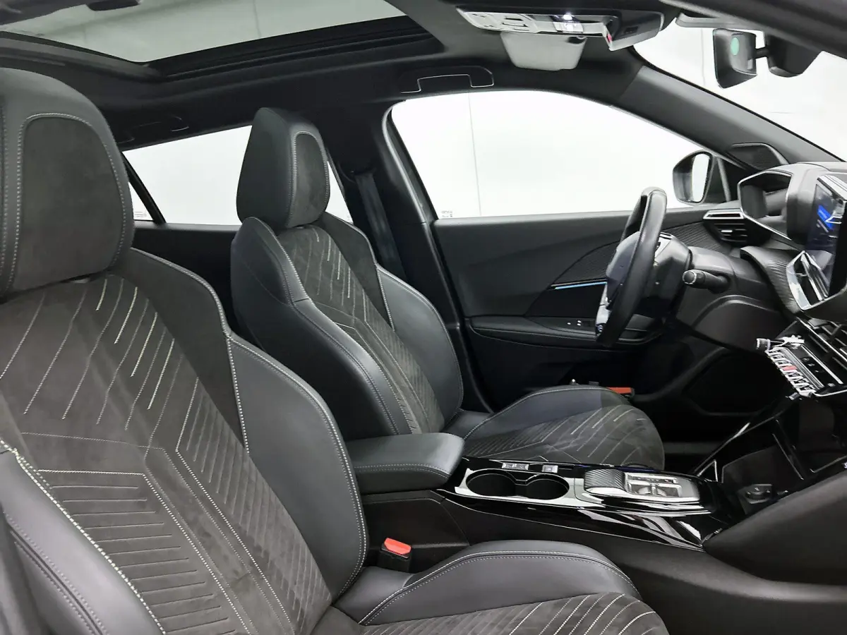 EV 156pk GT 54 kWh Automaat | 1ste Eigenaar | Schuif-/Kanteldak  | Camera v+a | Leder/Alcantara | Stoel elektrisch+verwarmd+massage | Full Led koplampen | Parkeersensoren v+a | Keyless | Ada