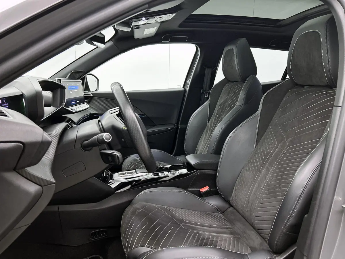 EV 156pk GT 54 kWh Automaat | 1ste Eigenaar | Schuif-/Kanteldak  | Camera v+a | Leder/Alcantara | Stoel elektrisch+verwarmd+massage | Full Led koplampen | Parkeersensoren v+a | Keyless | Ada