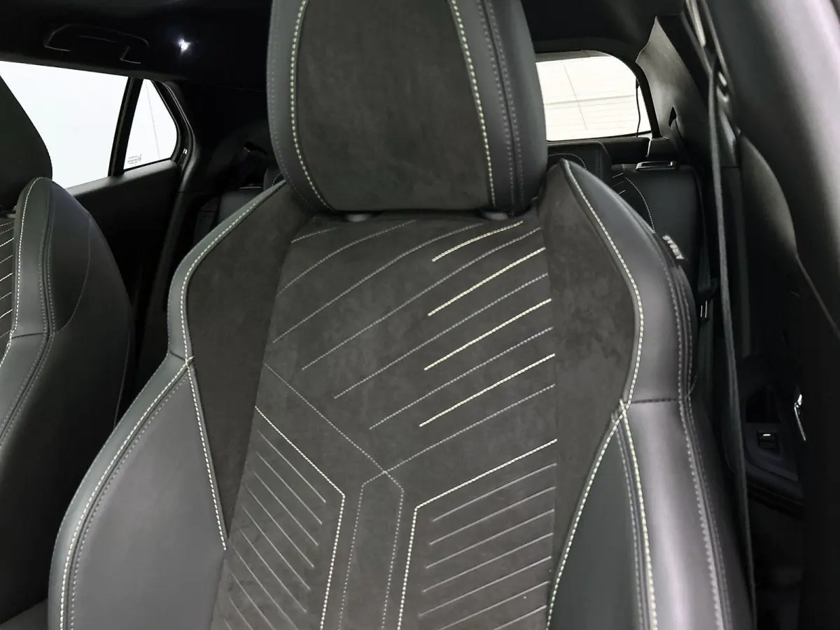 EV 156pk GT 54 kWh Automaat | 1ste Eigenaar | Schuif-/Kanteldak  | Camera v+a | Leder/Alcantara | Stoel elektrisch+verwarmd+massage | Full Led koplampen | Parkeersensoren v+a | Keyless | Ada