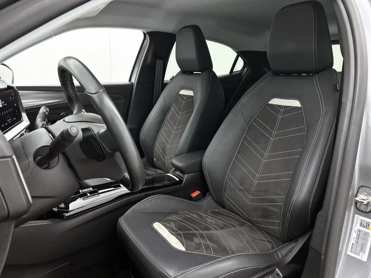 1.2 130pk Elegance Automaat | Navigatie | Climate Control | Cruise Control | Camera | 17"LMV | Apple Carplay/Android Auto | LED |