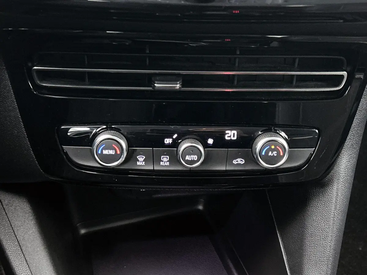 1.2 130pk Elegance Automaat | Navigatie | Climate Control | Cruise Control | Camera | 17"LMV | Apple Carplay/Android Auto | LED |