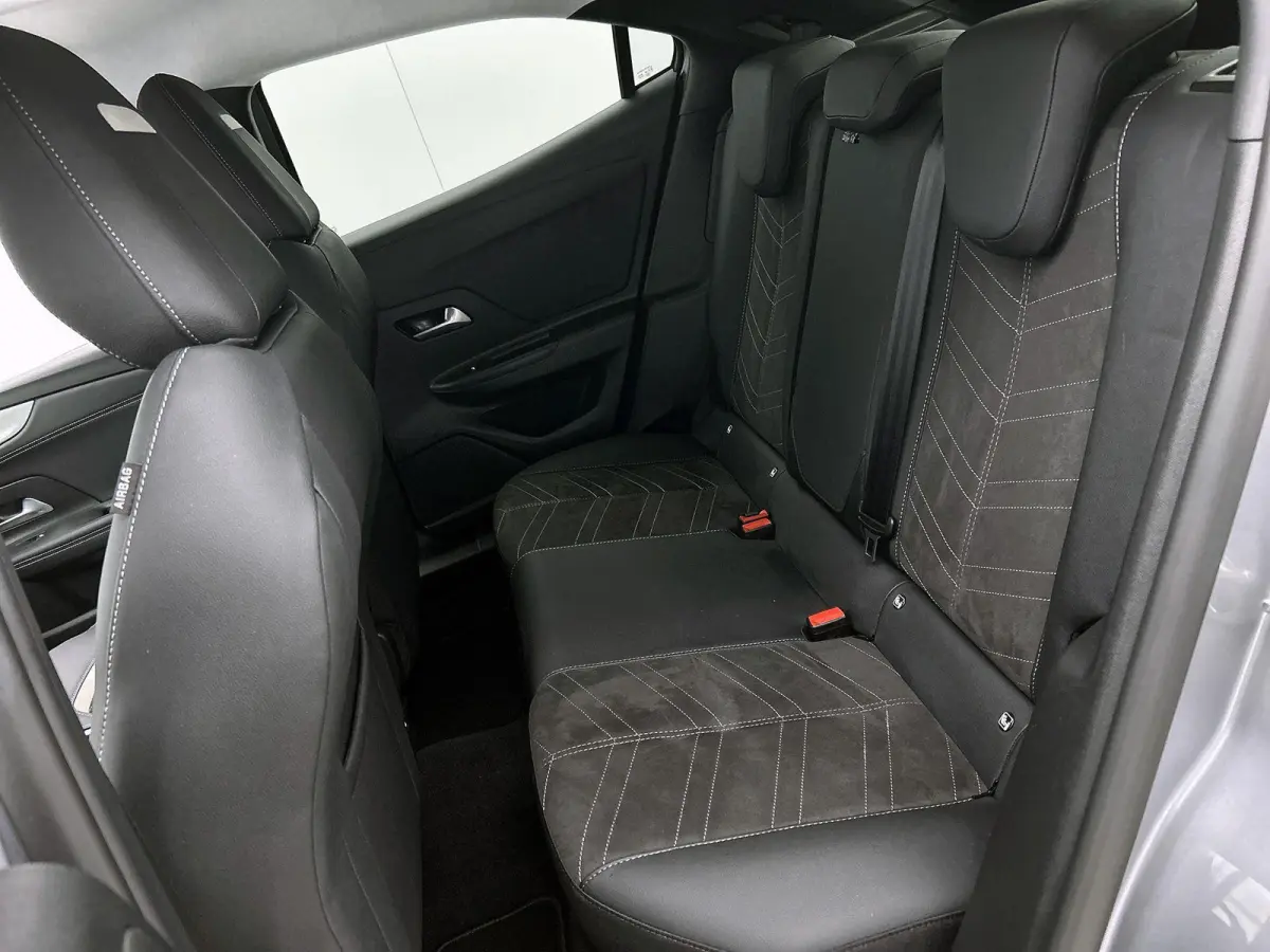 1.2 130pk Elegance Automaat | Navigatie | Climate Control | Cruise Control | Camera | 17"LMV | Apple Carplay/Android Auto | LED |