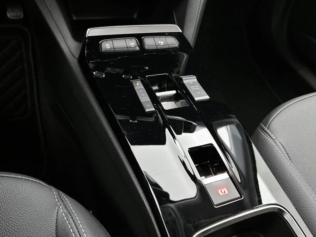 1.2 130pk Elegance Automaat | Navigatie | Climate Control | Cruise Control | Camera | 17"LMV | Apple Carplay/Android Auto | LED |