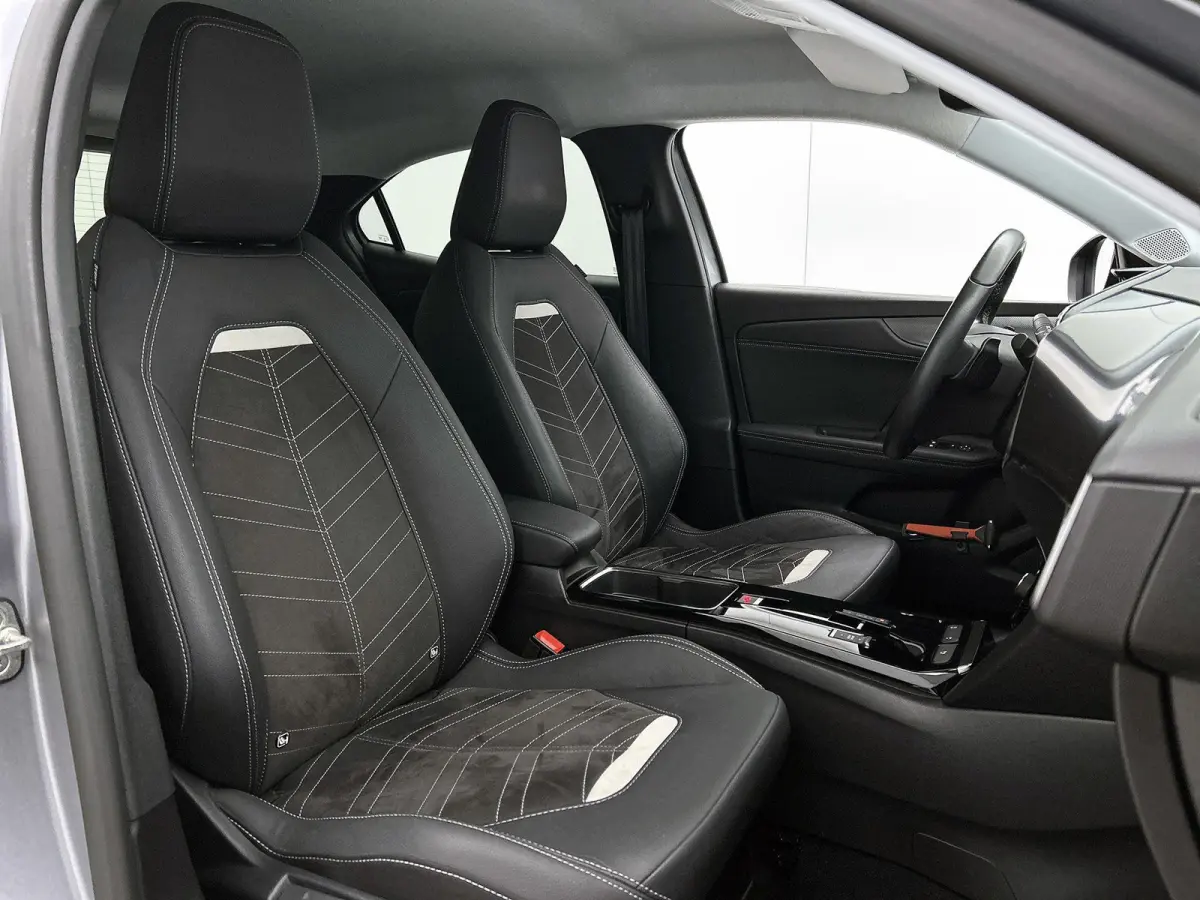 1.2 130pk Elegance Automaat | Navigatie | Climate Control | Cruise Control | Camera | 17"LMV | Apple Carplay/Android Auto | LED |