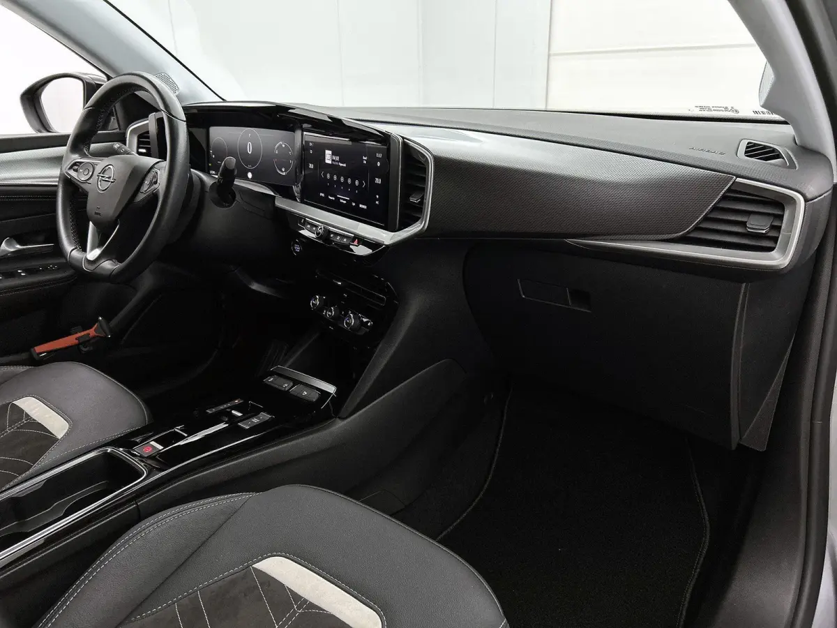 1.2 130pk Elegance Automaat | Navigatie | Climate Control | Cruise Control | Camera | 17"LMV | Apple Carplay/Android Auto | LED |