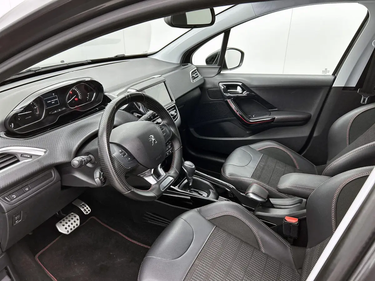 1.2 110pk GT-Line Automaat | Navigatie | Climate Control | Cruise Control | Camera | 17"LMV |