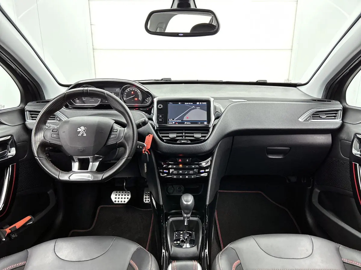 1.2 110pk GT-Line Automaat | Navigatie | Climate Control | Cruise Control | Camera | 17"LMV |