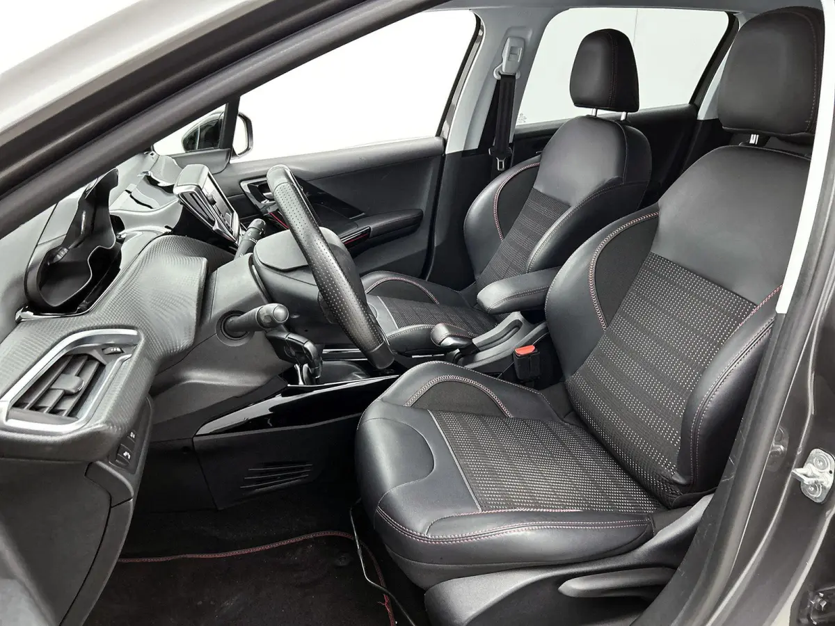 1.2 110pk GT-Line Automaat | Navigatie | Climate Control | Cruise Control | Camera | 17"LMV |
