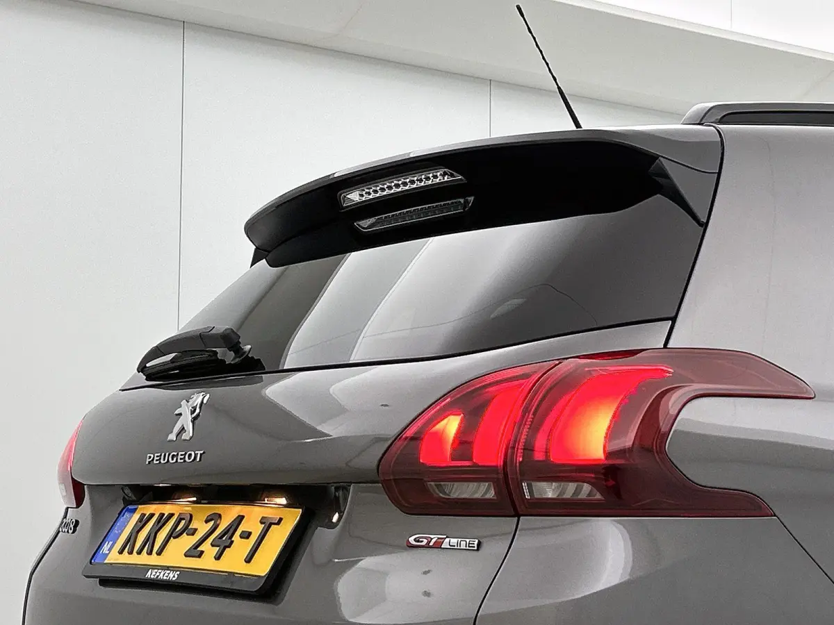 1.2 110pk GT-Line Automaat | Navigatie | Climate Control | Cruise Control | Camera | 17"LMV |