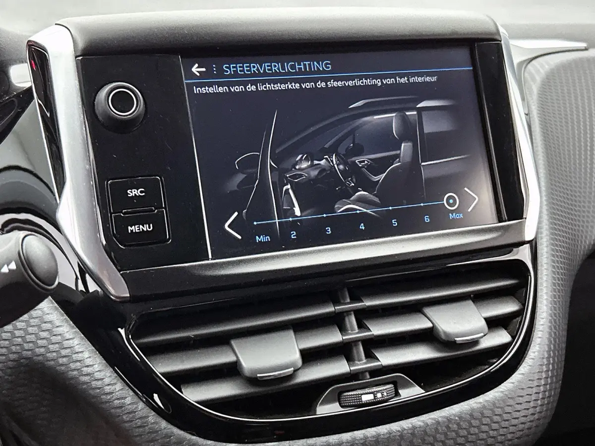 1.2 110pk GT-Line Automaat | Navigatie | Climate Control | Cruise Control | Camera | 17"LMV |