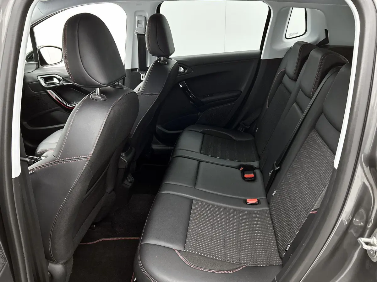 1.2 110pk GT-Line Automaat | Navigatie | Climate Control | Cruise Control | Camera | 17"LMV |