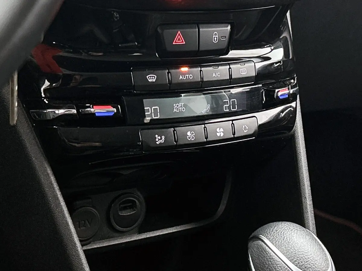 1.2 110pk GT-Line Automaat | Navigatie | Climate Control | Cruise Control | Camera | 17"LMV |