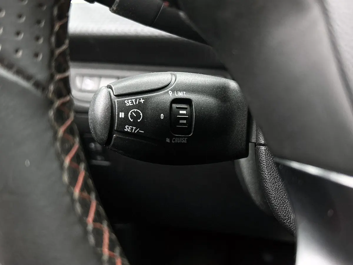 1.2 110pk GT-Line Automaat | Navigatie | Climate Control | Cruise Control | Camera | 17"LMV |