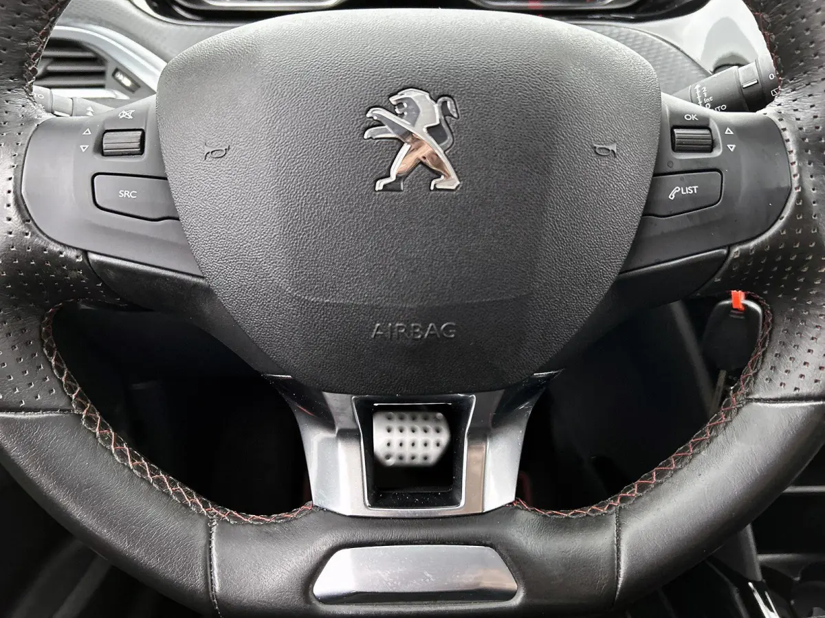1.2 110pk GT-Line Automaat | Navigatie | Climate Control | Cruise Control | Camera | 17"LMV |