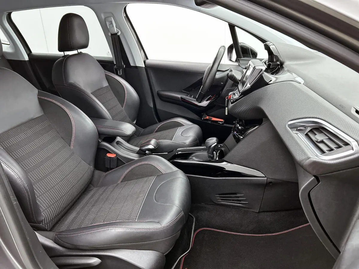 1.2 110pk GT-Line Automaat | Navigatie | Climate Control | Cruise Control | Camera | 17"LMV |