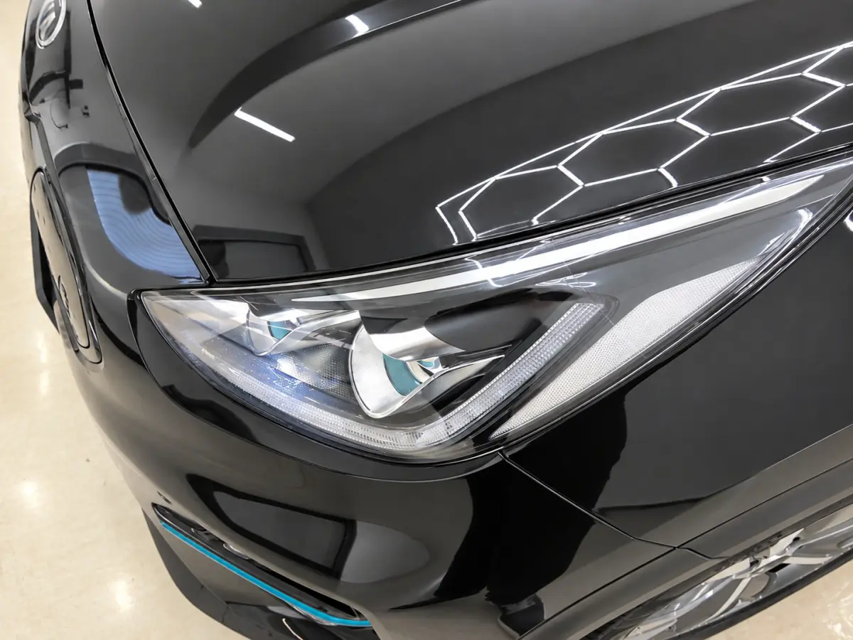 DynamicPlusLine 64 kWh | SOH 100% | 3 Fase laden | Schuif/kanteldak | Half Leder | Andriod Auto | Apple carplay | Navigatie
