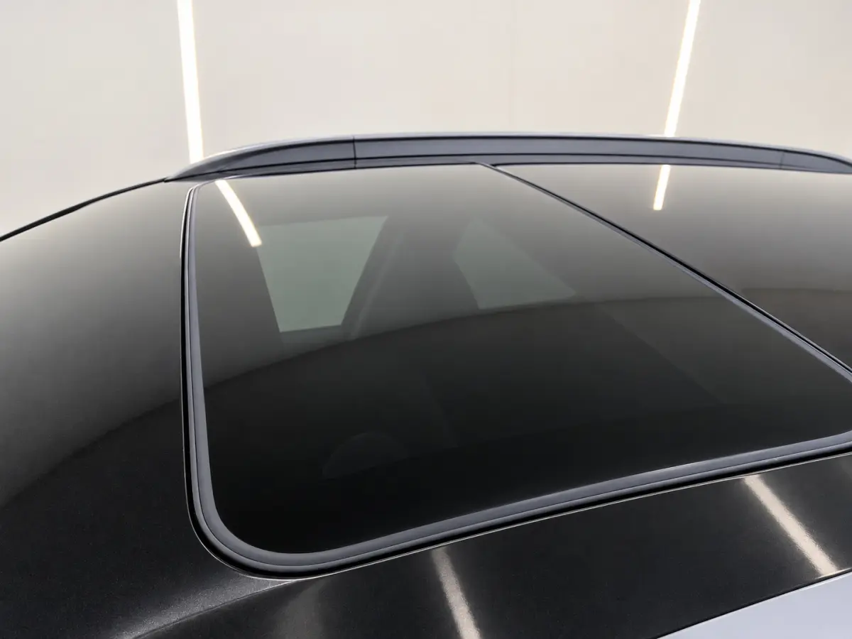 DynamicPlusLine 64 kWh | SOH 100% | 3 Fase laden | Schuif/kanteldak | Half Leder | Andriod Auto | Apple carplay | Navigatie
