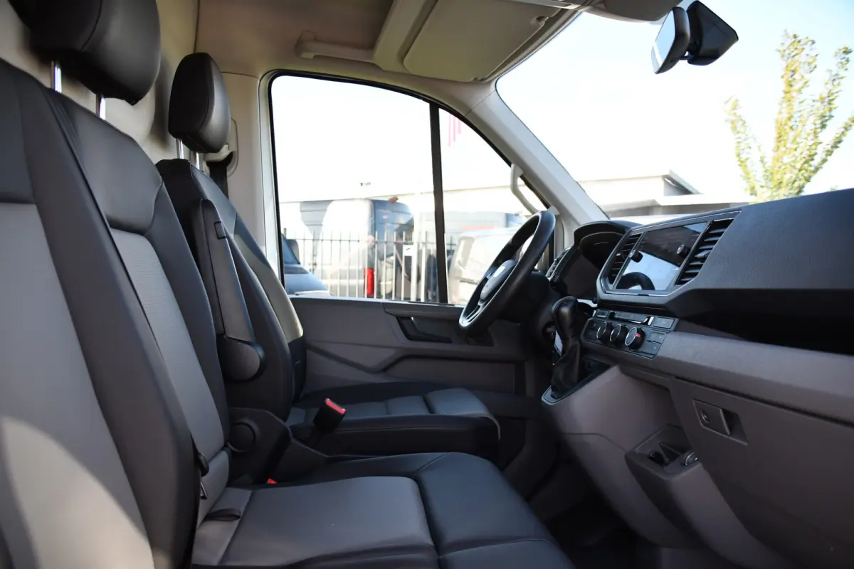 3.180 35 2.0 L3H3 PB Edition Camera, Cruise, Carplay, 177pk, Leder, Multimedia, Automaat, Geveerde stoel, Uniek!