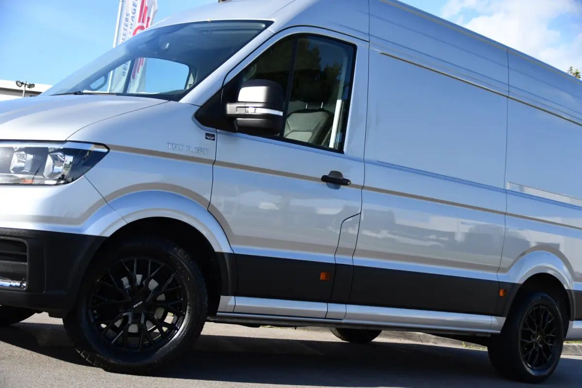 3.180 35 2.0 L3H3 PB Edition Camera, Cruise, Carplay, 177pk, Leder, Multimedia, Automaat, Geveerde stoel, Uniek!