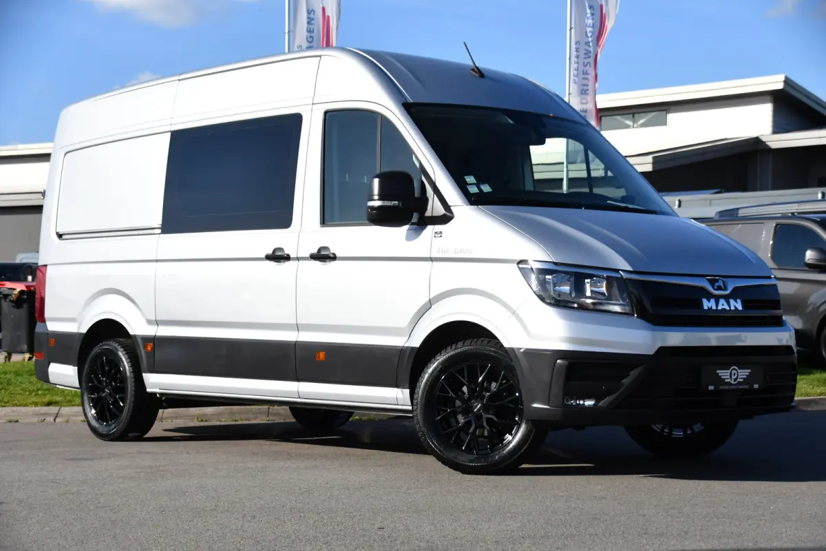 3.180 35 2.0 L3H3 PB Edition Camera, Cruise, Carplay, 177pk, Leder, Multimedia, Automaat, Geveerde stoel, Uniek!