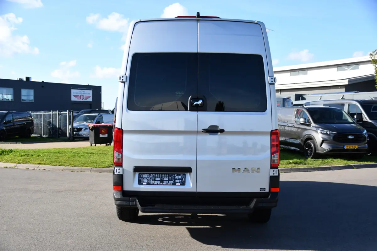 3.180 35 2.0 L3H3 PB Edition Camera, Cruise, Carplay, 177pk, Leder, Multimedia, Automaat, Geveerde stoel, Uniek!