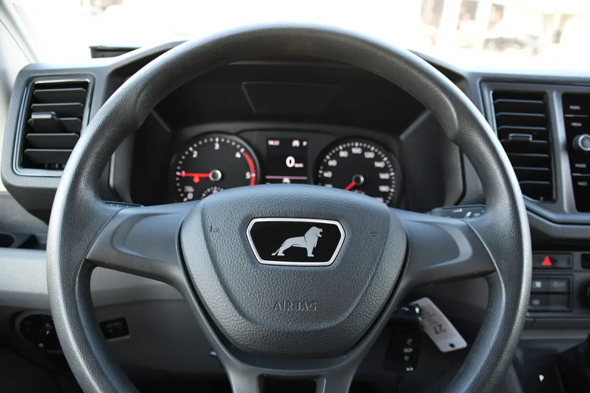 3.180 35 2.0 L3H3 PB Edition Camera, Cruise, Carplay, 177pk, Leder, Multimedia, Automaat, Geveerde stoel, Uniek!