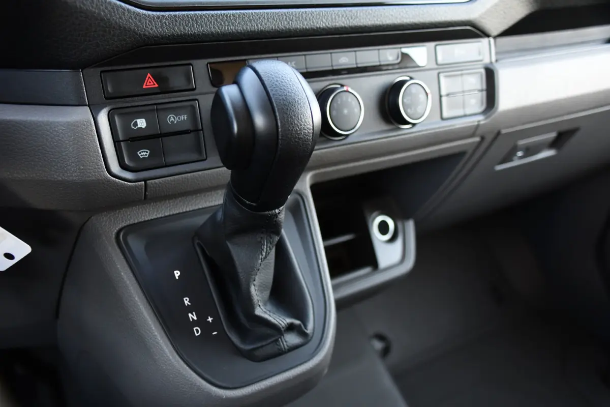 3.180 35 2.0 L3H3 PB Edition Camera, Cruise, Carplay, 177pk, Leder, Multimedia, Automaat, Geveerde stoel, Uniek!