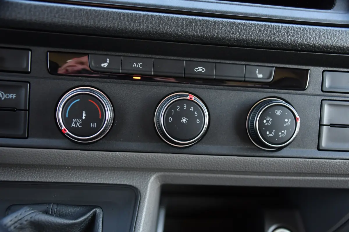 3.180 35 2.0 L3H3 PB Edition Camera, Cruise, Carplay, 177pk, Leder, Multimedia, Automaat, Geveerde stoel, Uniek!