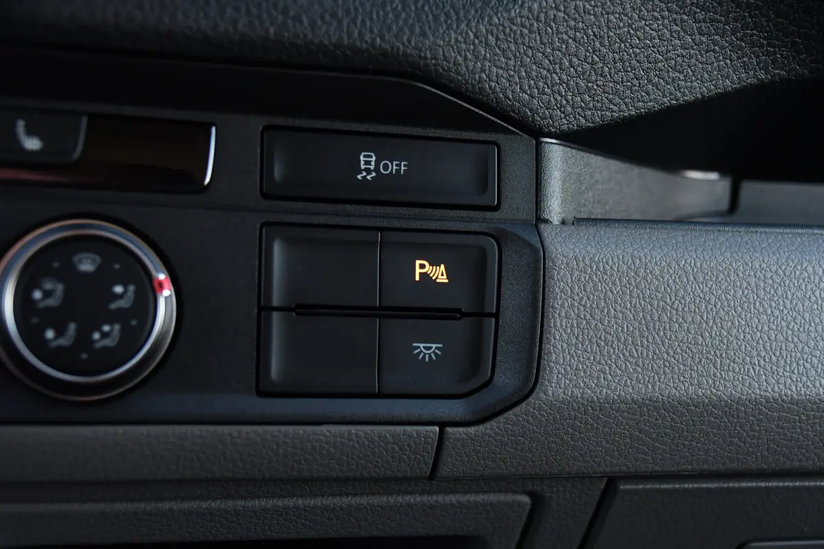3.180 35 2.0 L3H3 PB Edition Camera, Cruise, Carplay, 177pk, Leder, Multimedia, Automaat, Geveerde stoel, Uniek!