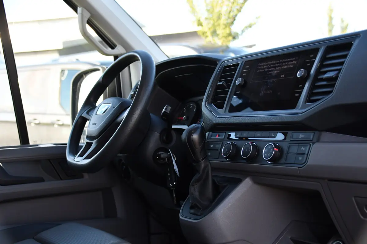 3.180 35 2.0 L3H3 PB Edition Camera, Cruise, Carplay, 177pk, Leder, Multimedia, Automaat, Geveerde stoel, Uniek!