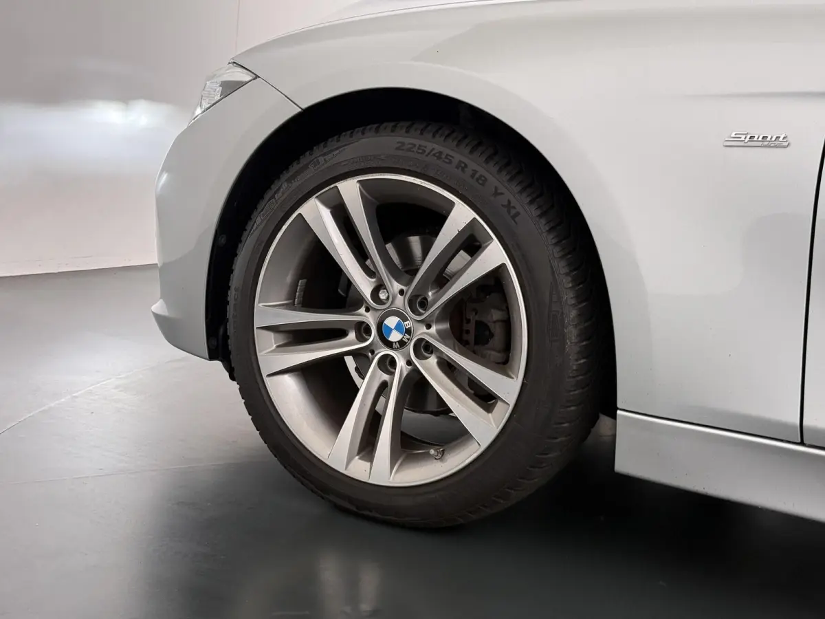 320i Executive