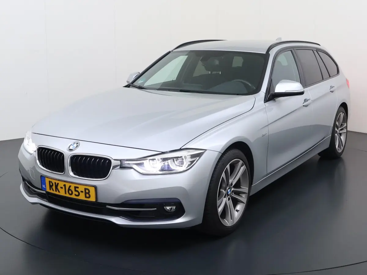 320i Executive