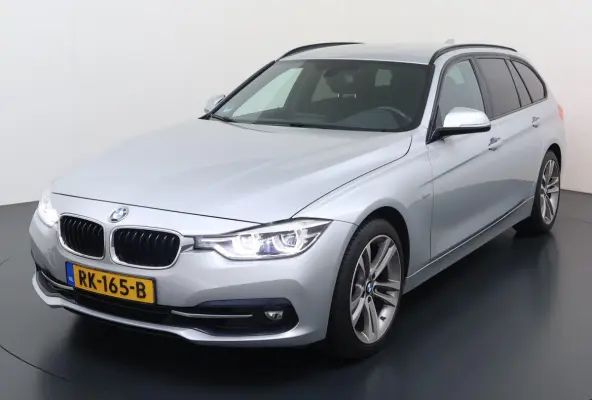320i Executive