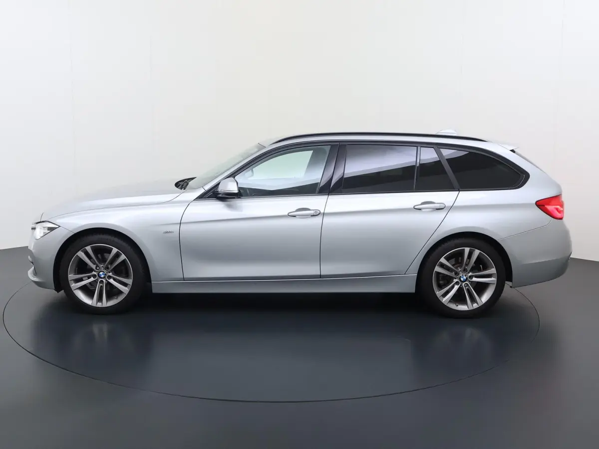 320i Executive