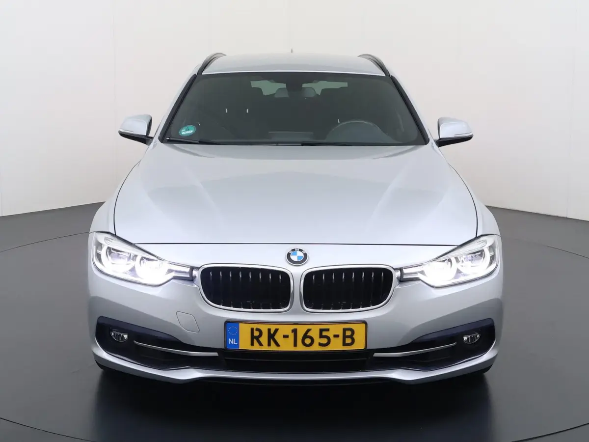 320i Executive